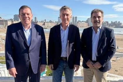 Mauricio Macri con Guillermo Montenegro y Cristian Ritondo en Mar del Plata.
