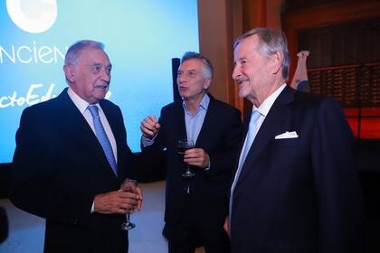 Mauricio Macri conversa con los empresarios David Lacroze y Cristiano Rattazzi