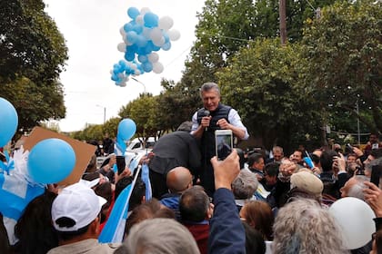 Mauricio Macri durante la caravana en la provincia de Córdoba