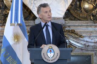 Macri destacó la fabricación de aviones militares "tras 10 años de despilfarro"