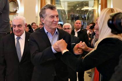 Mauricio Macri fue saludado por el público