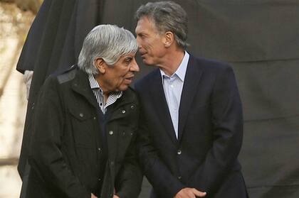 Hugo Moyano y Mauricio Macri, el 8 de octubre de 2015, al inaugurar un monumento a Perón, en tiempos de buenas relaciones.