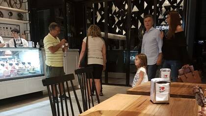 Macri, Juliana Awada y Antonia fueron a tomar helado a Lucciano''s
