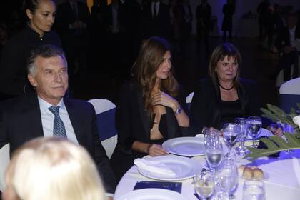 Mauricio Macri, Juliana Awada y Patricia Bullrich, en la cena de la Fundación Libertad