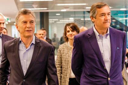 Mauricio Macri, junto a Enrique Cristofani en la inauguración del nuevo edificio del Santander en Barracas