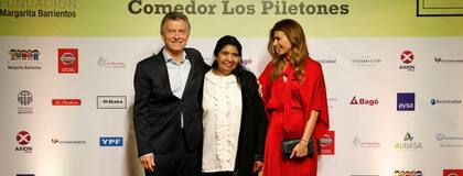 Mauricio Macri, Margarita Barrientos y Juliana Awada en la cena anueal del comedor Los Piletones
