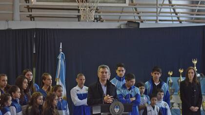 Mauricio Macri reapareció durante un acto en Llavallol y anunció beneficios para clubes de barrio