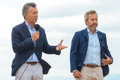 Mauricio Macri y Rogelio Frigerio, durante un acto en la gestión de Cambiemos