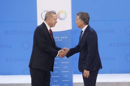 El saludo de Recep Tayyip Erdogan, presidente de Turquía