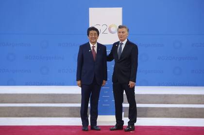Shinzo Abe, primer ministro de Japón, junto a Macri