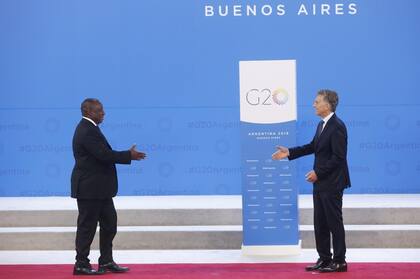 El saludo de Cyril Ramaphosa, presidente de Sudáfrica, al presidente Macri