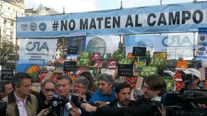 Mauricio Macri se acercó esta mañana a la protesta del campo en el Obelisco
