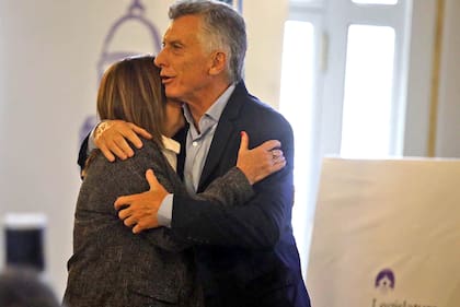 La ministra Bullrich junto al expresidente Mauricio Macri.