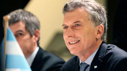 Mauricio Macri visita un concesionario del grupo automovilístico alemán Mercedes-Benz en Berlín, Alemania, hoy 6 de julio