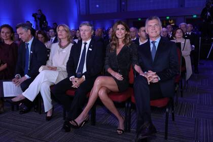 Mauricio Macri y Juliana Awada en la celebración por los 150 años de LA NACION. A su lado, Julio Saguier, presidente de S.A. LA NACION