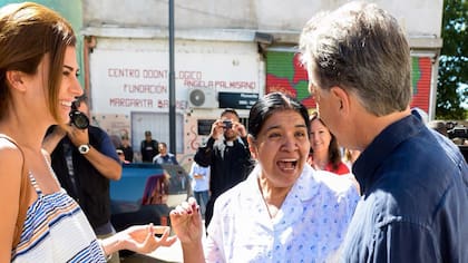 Mauricio Macri y Juliana Awada visitaron por Navidad el comedor de Margarita Barrientos