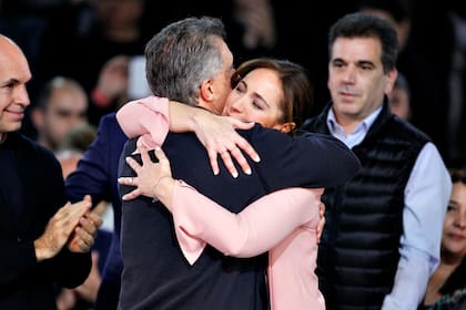Vidal y Macri, en el abrazo que se dieron el jueves en Vicente López