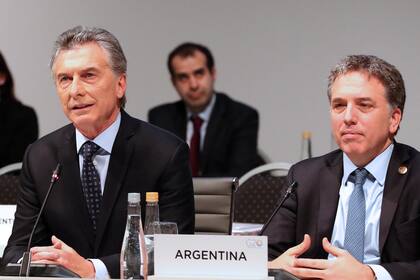 Mauricio Macri junto al ministro de Hacienda, Nicolás Dujovne.
