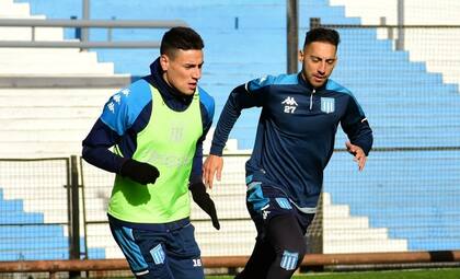 Mauricio Martínez y Javier Correa, integrantes de un Racing que necesita recuperarse.