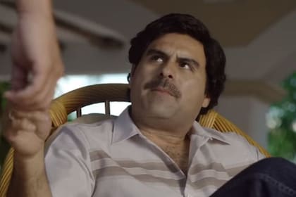 Mauricio Mejía como Pablo Escobar en "El Chapo"
