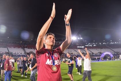 Mauricio Pellegrino se ganó el respeto de los hinchas de Lanús y continuará en su cargo luego de ganar la Sudamericana