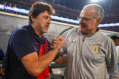 Mauricio Pochettino y Bielsa se saludan en la antesala del 5-1 amistoso; Estados Unidos jugó con un equipo "secundario" este martes.