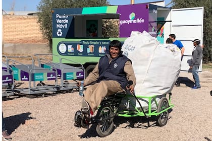 Mauricio Sosa trabaja desde los 8 años en el basural, y hoy, con 39 años accede a su primer trabajo formal