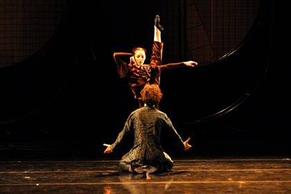 Estrenada en 2006 en el TGSM, la obra se repuso en 2012 (Ballet du Capitole de la Ópera de Toulouse) y en 2016 (Ballet de la Ópera de Bordeaux)