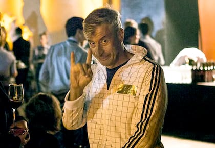 Maurizzio Cattelan, en 2018, cuando creo una obra colectiva en Buenos Aires: un cementerio de vivos