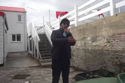 Mauro Albarracín transmitió su video desde un lugar de la capital de las Islas Malvinas