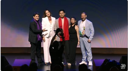 Mauro Colagreco entregó el premio a sustantabilidad a Celele, de Colombia