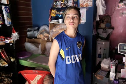 Mauro, en el local que su familia tiene en La Boca