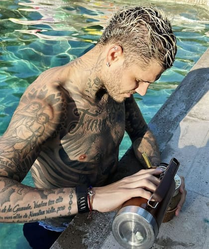 Mauro Icardi en la pileta de su costosa mansión de Nordelta (Foto: Instagram/@mauroicardi)