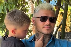 Mauro Icardi ingresó con el hijo de la China Suárez al campo de juego y un detalle no pasó desapercibido