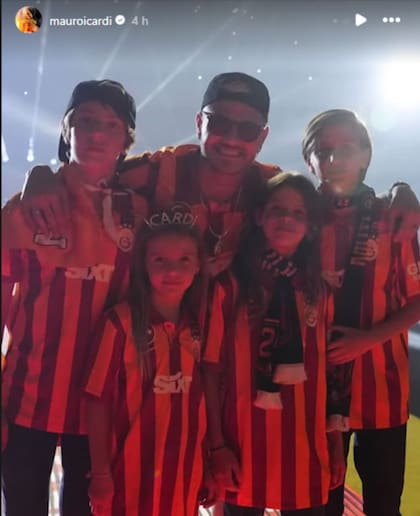 Mauro Icardi junto a Valentino, Benedicto, sca e Isabella