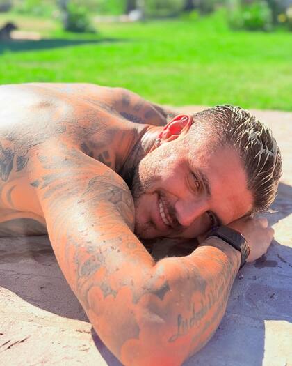 Mauro Icardi, sonriente, ante la foto que le sacó la China Suárez