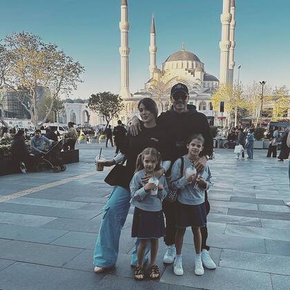 Mauro Icardi y Wanda Nara junto a sus hijas, Isabella y Franscesca, de paseo por Turquía