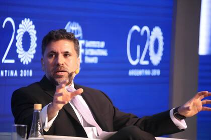 Mauro Roca: "Hay una cierta inconsistencia entre la velocidad del ajuste en lo fiscal y lo poco que se ha avanzado en la remoción de los numerosos controles de capitales"