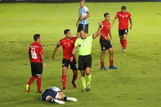 El penal del escándalo: la sanción a Vigliano por su error en el clásico