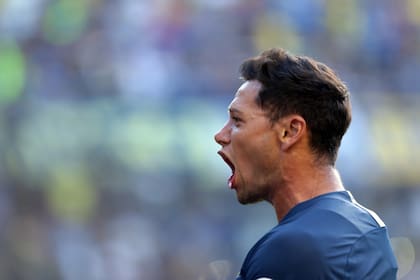 Mauro Zárate desea retirarse en Boca, que le ofrecerá seguir con un contrato menos oneroso que el actual