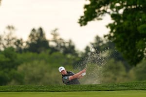 Su papá tiene US$ 2300 millones y él pudo ser un gran empresario, pero eligió el golf y lidera el PGA Championship