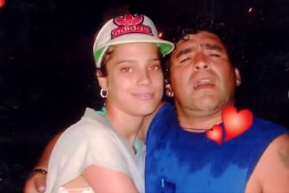 Mavys Álvarez y Diego Maradona