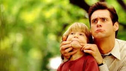 Max, el hijo de Fletcher le propone decir la verdad durante todo un día, eso cambiará por completo su vida laboral