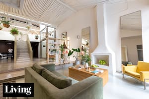 Max Jara mantuvo la impronta del espacio para diseñar su "taller de pelo".