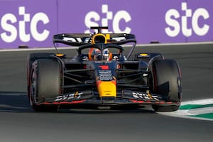 Después del problema estomacal, Verstappen llegó a Arabia Saudita, se subió al Red Bull y voló en los ensayos