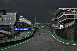 Verstappen también le ganó a la lluvia: hizo la pole en medio de una tormenta apocalíptica