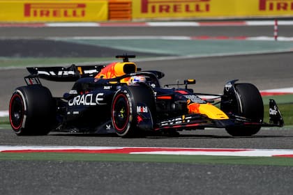 Max Verstappen en los ensayos de pretemporada en el circuito de Shakir, en Bahréin