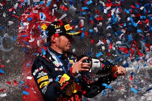 Max Verstappen ganó su tercera carrera en los últimos cuatro GP de la Fórmula 1 y no se baja de la pelea por el título