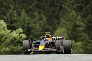Verstappen ganó la carrera sprint y los pilotos de Ferrari entablaron una lucha "fratricida"