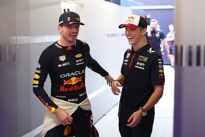 Max Verstappen y Liam Lawson serán compañeros en Red Bull Racing en 2025